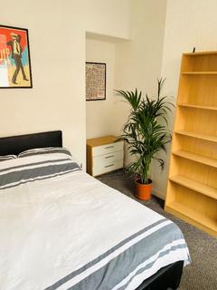 3 bedroom terraced house to rent, Newport Street, Manchester M14