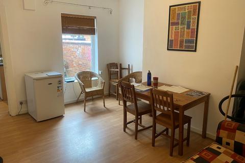 3 bedroom terraced house to rent, Newport Street, Manchester M14