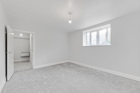 1 bedroom flat to rent, North Circular Road, London, NW11