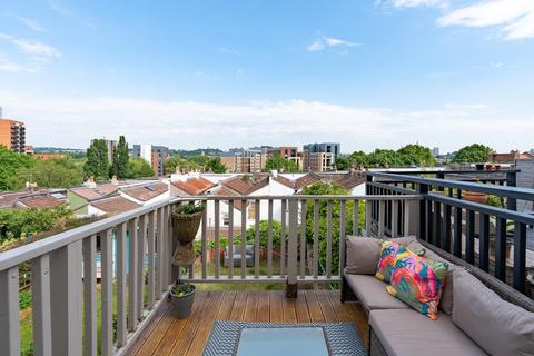 15 Gwilliam Street, Bristol, BS3 4LT