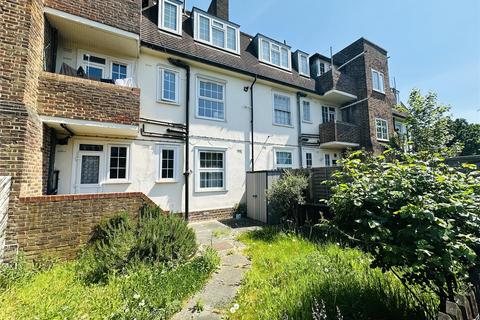 36 Thurbarn Road, London, SE6 3QE