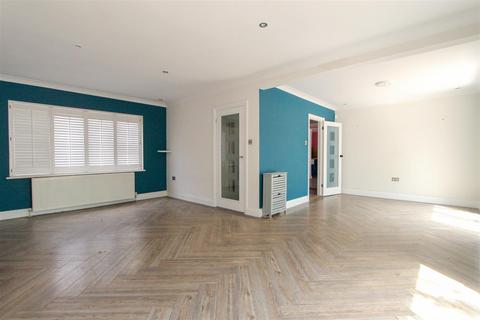 4 bedroom detached house for sale, Chipstead Lane, Lower Kingswood