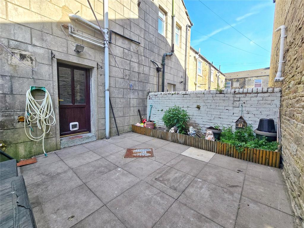 Rear Patio Yard