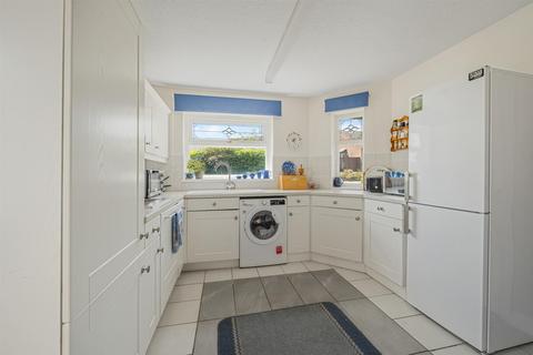 2 bedroom detached bungalow for sale, Clos Cynan, Killay, Swansea