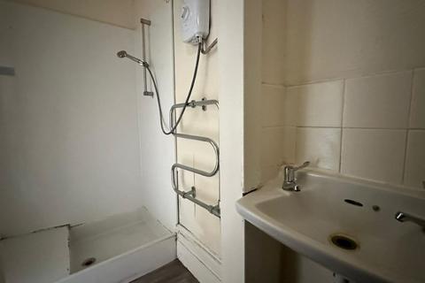 Flat 3, 1 Canham Road, London, SE25 6RZ