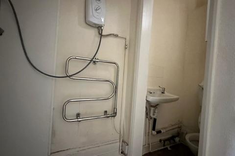Flat 3, 1 Canham Road, London, SE25 6RZ