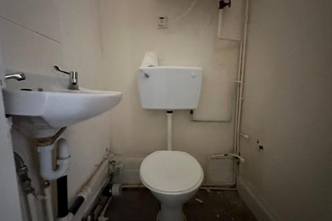 Flat 3, 1 Canham Road, London, SE25 6RZ