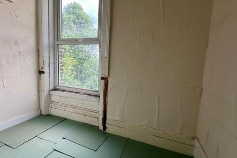 Flat 3, 1 Canham Road, London, SE25 6RZ