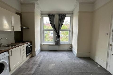 Flat 3, 1 Canham Road, London, SE25 6RZ