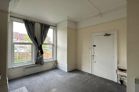 Flat 3, 1 Canham Road, London, SE25 6RZ