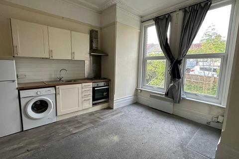 Flat 3, 1 Canham Road, London, SE25 6RZ