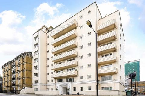 Studio to rent, Palace Gardens Terrace, London W8