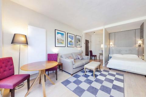 Studio to rent, Palace Gardens Terrace, London W8
