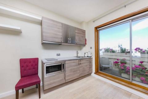 Studio to rent, Palace Gardens Terrace, London W8