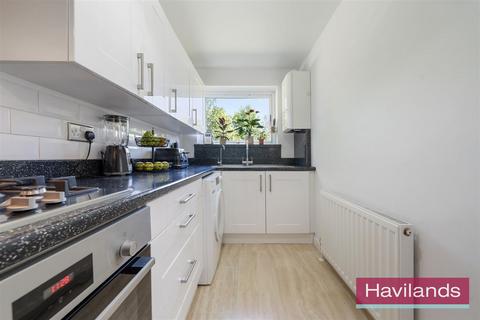 16 Adamsrill Close, Enfield, EN1 2BP