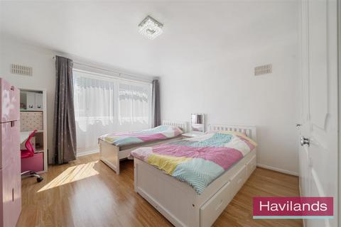 16 Adamsrill Close, Enfield, EN1 2BP