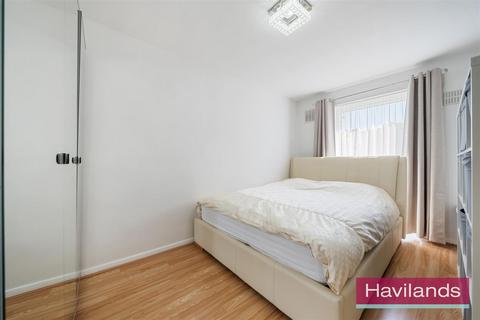 16 Adamsrill Close, Enfield, EN1 2BP