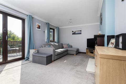 3 bedroom link detached house for sale, St. Marks View, Huddersfield HD3
