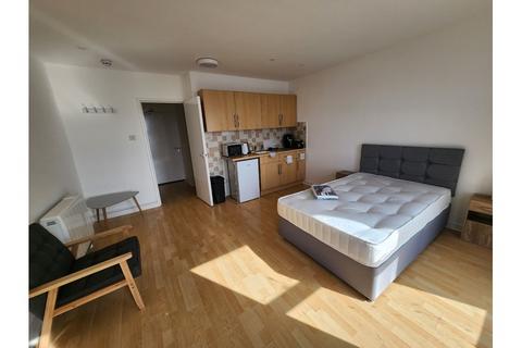 Studio to rent, 2 The Esplanade, Burnham on Sea, TA8