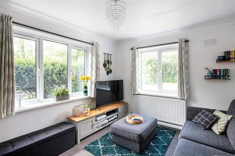 1 bedroom apartment for sale, Willow Court, Skipton Way, Horley