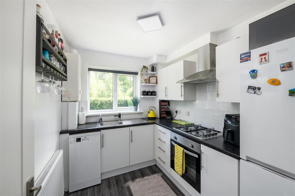 20 Willow Court internals4.jpg