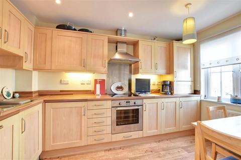 2 bedroom end of terrace house for sale, Whitesand Drive, Camber, Rye