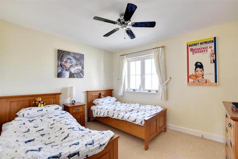 2 bedroom end of terrace house for sale, Whitesand Drive, Camber, Rye