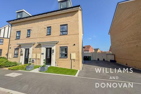 4 bedroom semi-detached house for sale, Bartons Avenue, Hullbridge