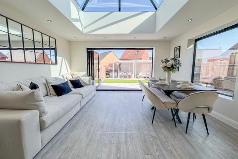 4 bedroom semi-detached house for sale, Bartons Avenue, Hullbridge