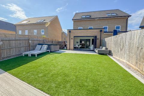4 bedroom semi-detached house for sale, Bartons Avenue, Hullbridge