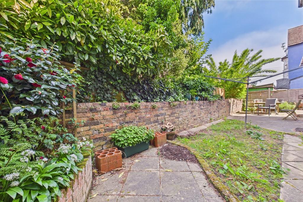 Cam01085 g0 pr0558 still003