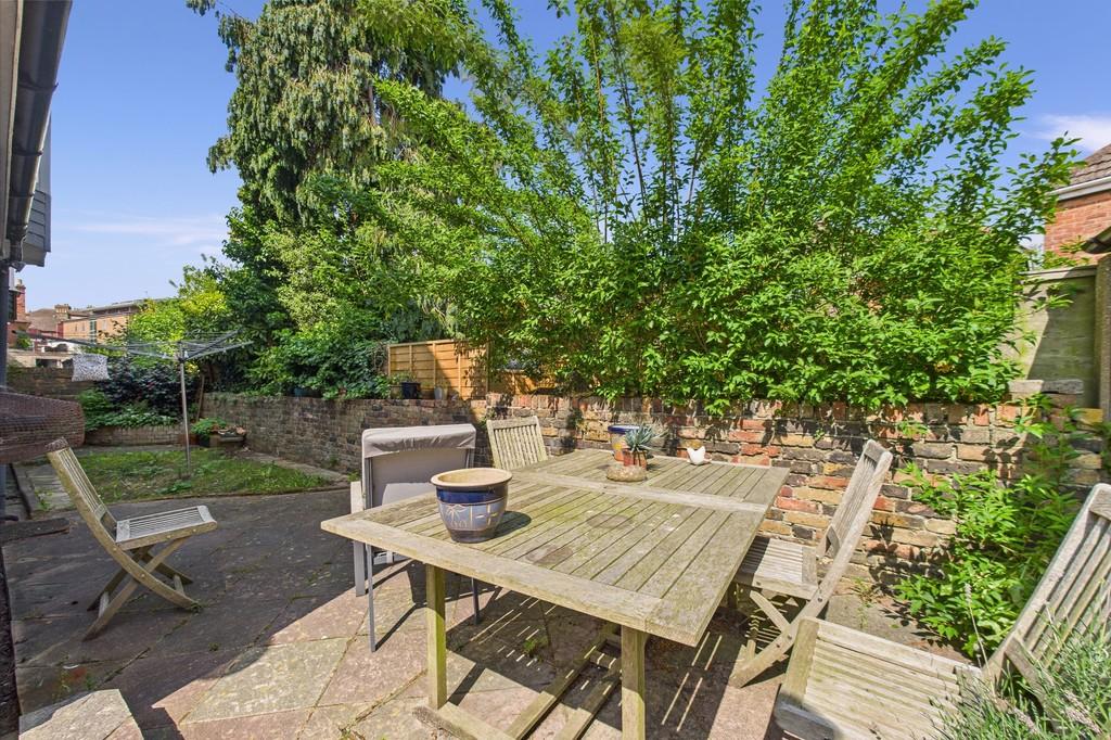 Cam01085 g0 pr0558 still002