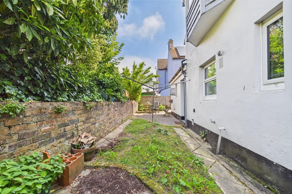 Cam01085 g0 pr0558 still004