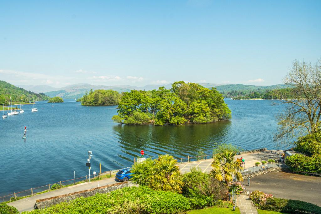 Magnificent Lake Views