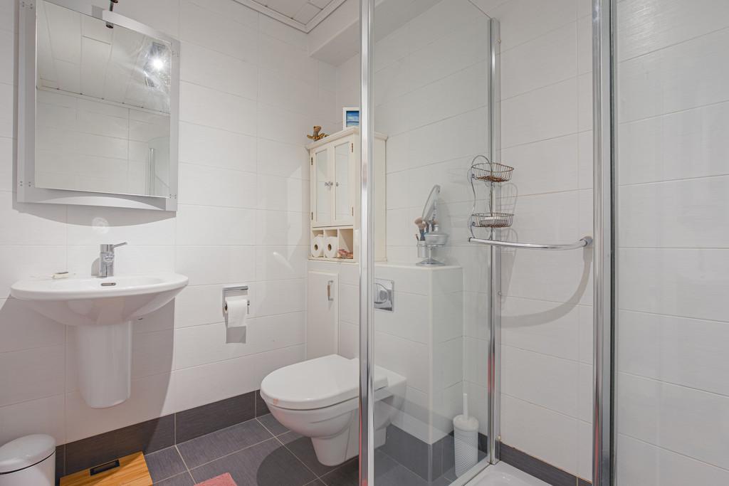 Bathroom2