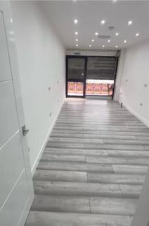 Shop to rent, High Road, Romford RM6