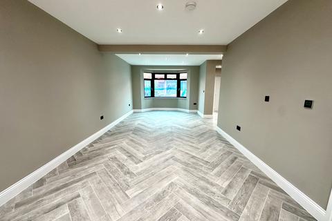 4 bedroom detached house to rent, Whitton Road, Hounslow, Greater London, TW3