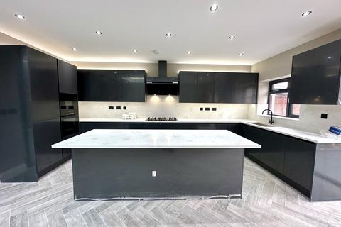 4 bedroom detached house to rent, Whitton Road, Hounslow, Greater London, TW3