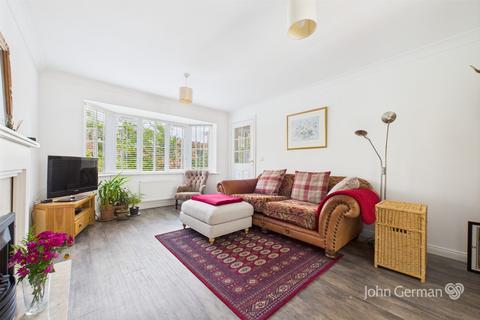 23 Clifton Way, Burton-on-trent, DE15 9DW