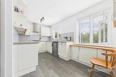 23 Clifton Way, Burton-on-trent, DE15 9DW