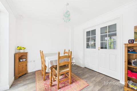 23 Clifton Way, Burton-on-trent, DE15 9DW