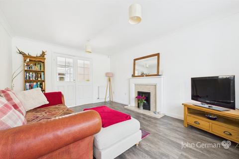 23 Clifton Way, Burton-on-trent, DE15 9DW
