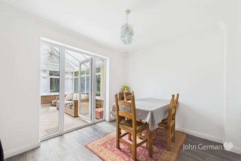 23 Clifton Way, Burton-on-trent, DE15 9DW