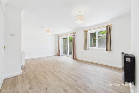 64 Leighton Road, Uttoxeter, ST14 8BL