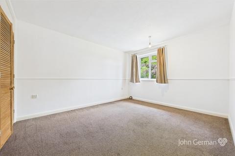 64 Leighton Road, Uttoxeter, ST14 8BL