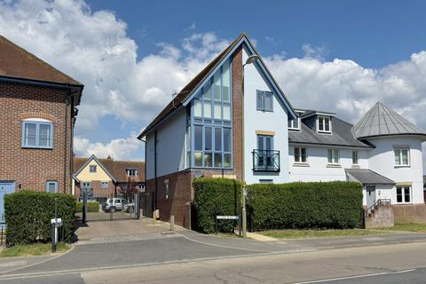 Avenue Road, Lymington SO41