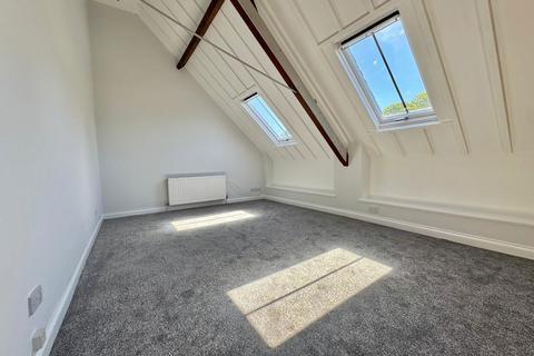 2 bedroom flat to rent, New Road, Brixham, TQ5 8NL