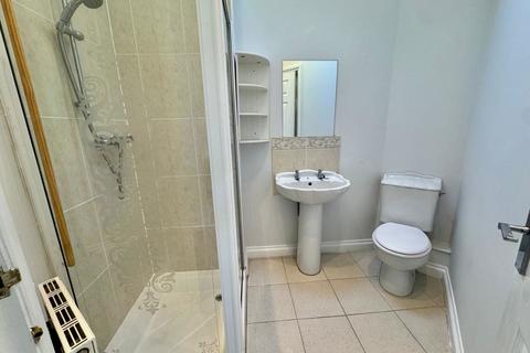 2 bedroom flat to rent, New Road, Brixham, TQ5 8NL