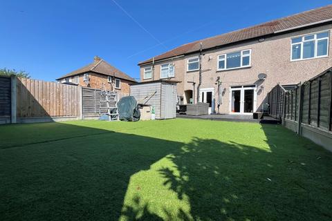 3 bedroom terraced house for sale, Grosvenor Road, Romford