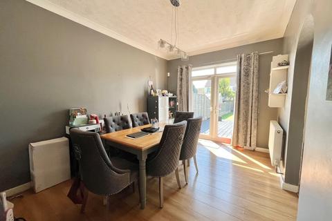 3 bedroom terraced house for sale, Grosvenor Road, Romford